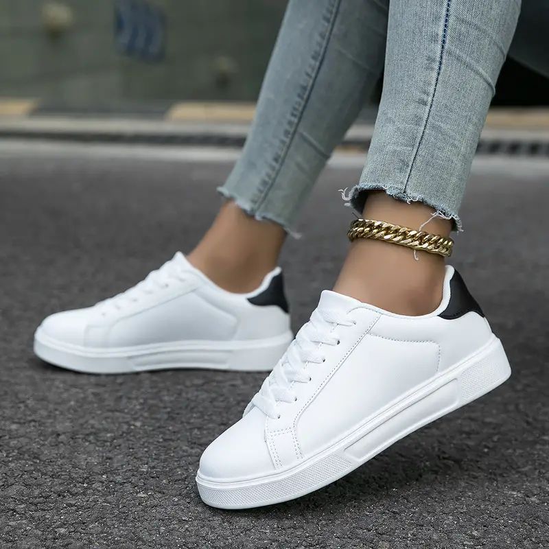 Women's nano minimalist sneakers in vegan leather look with padded comfort sole Mune Fashion