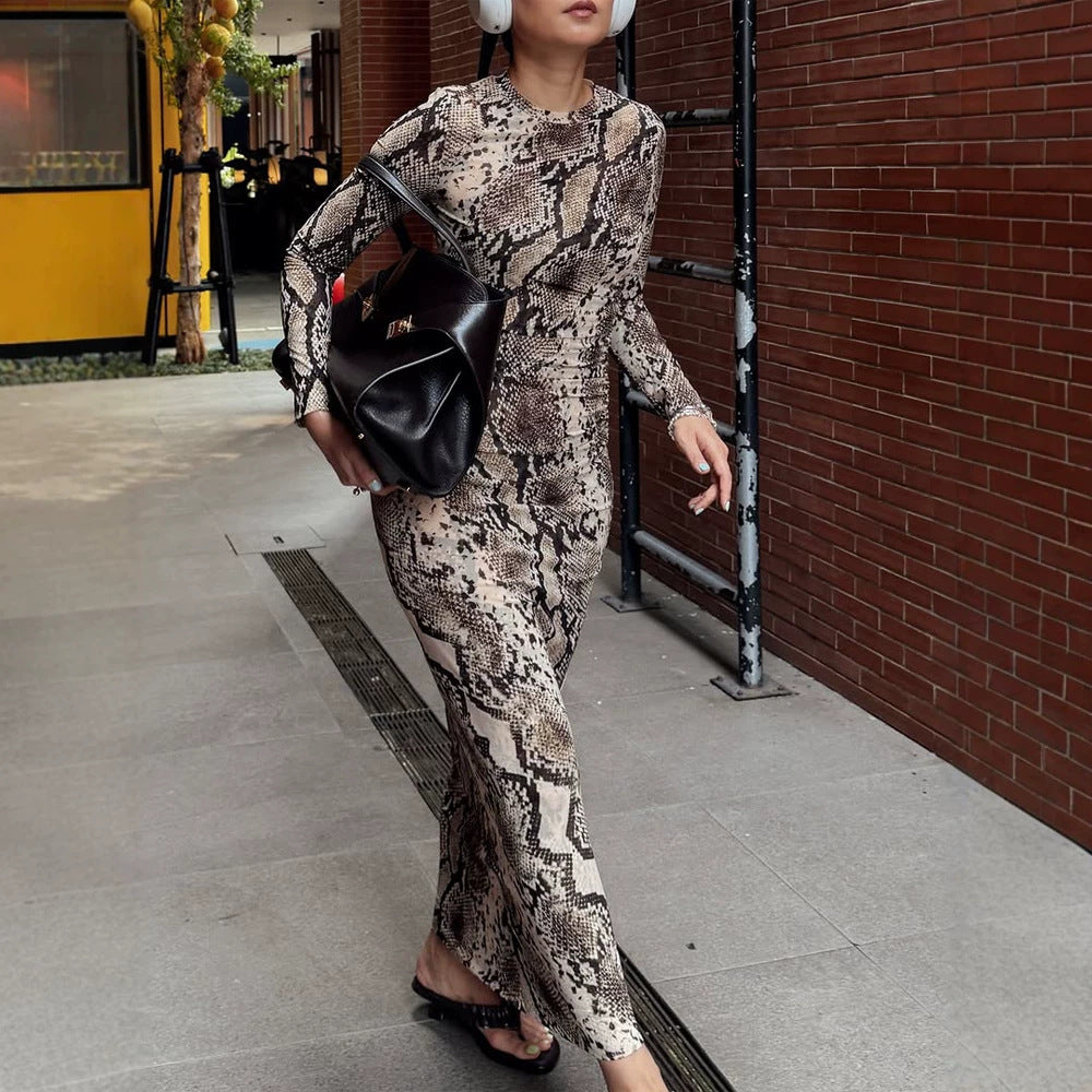 Women's figure-hugging maxi dress made of stretch jersey with snake print and round neckline Mune Fashion