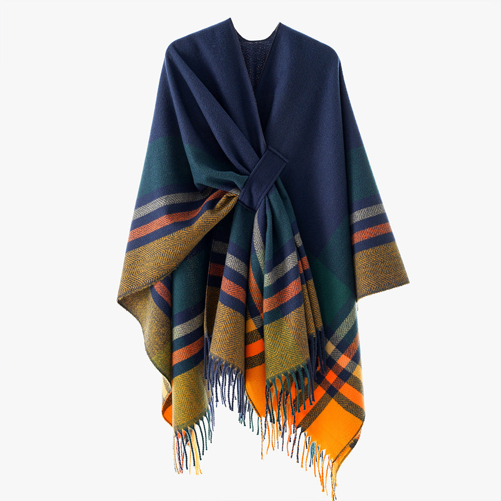 Ladies Revers-Cape made of a wool blend with a tie belt and plaid pattern Mune Fashion