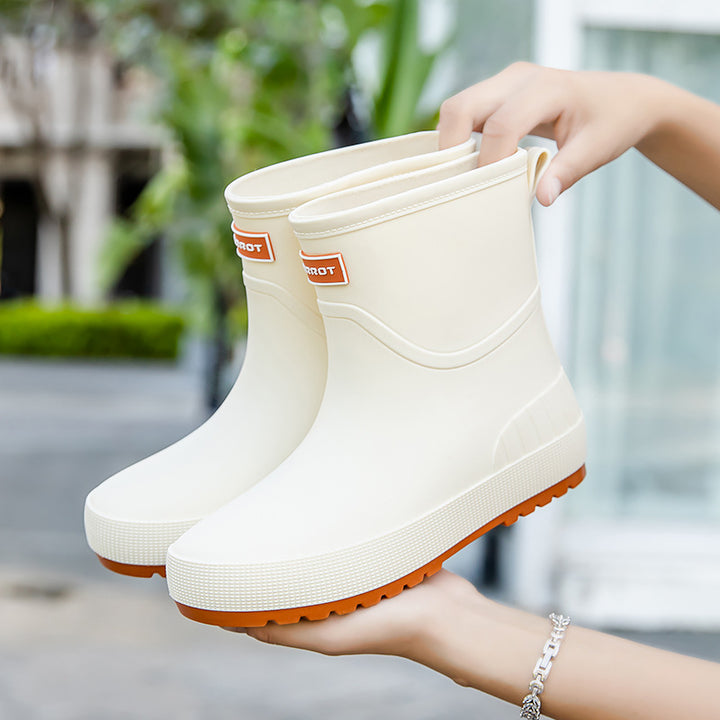 Women's waterproof short rubber boots with slip-resistant profile sole and comfortable insole Mune Fashion