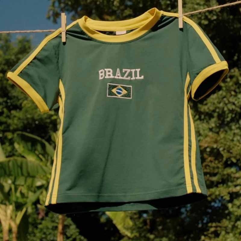 Unisex nan sporty retro short sleeve T-shirt with flag motif and fitted cut Mune Fashion