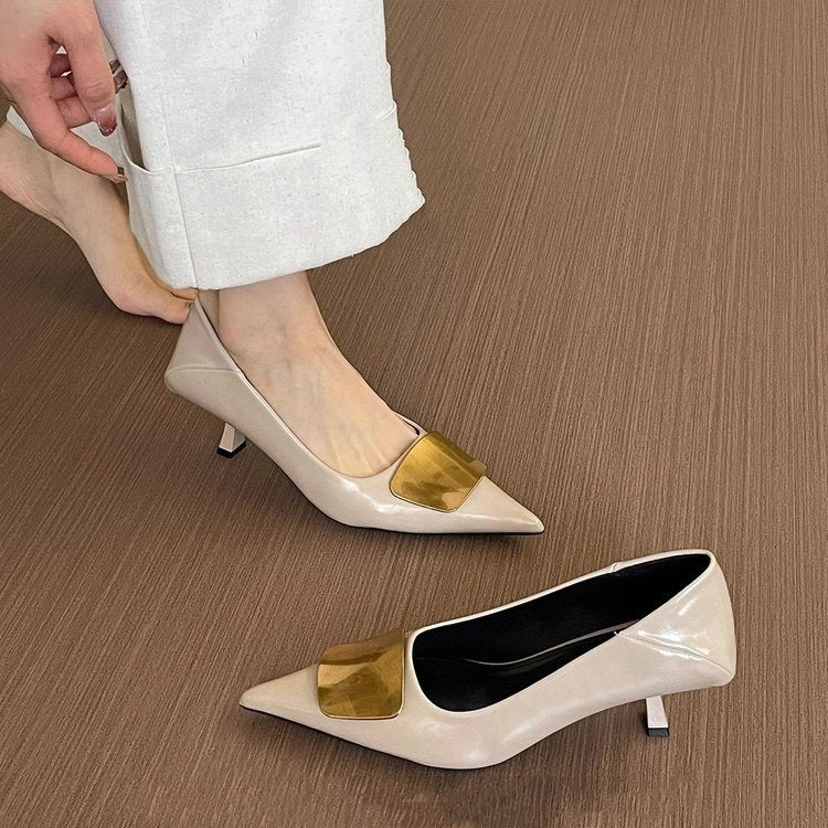 Women's pointed patent pumps with low kitten heel and decorative metal application Mune Fashion