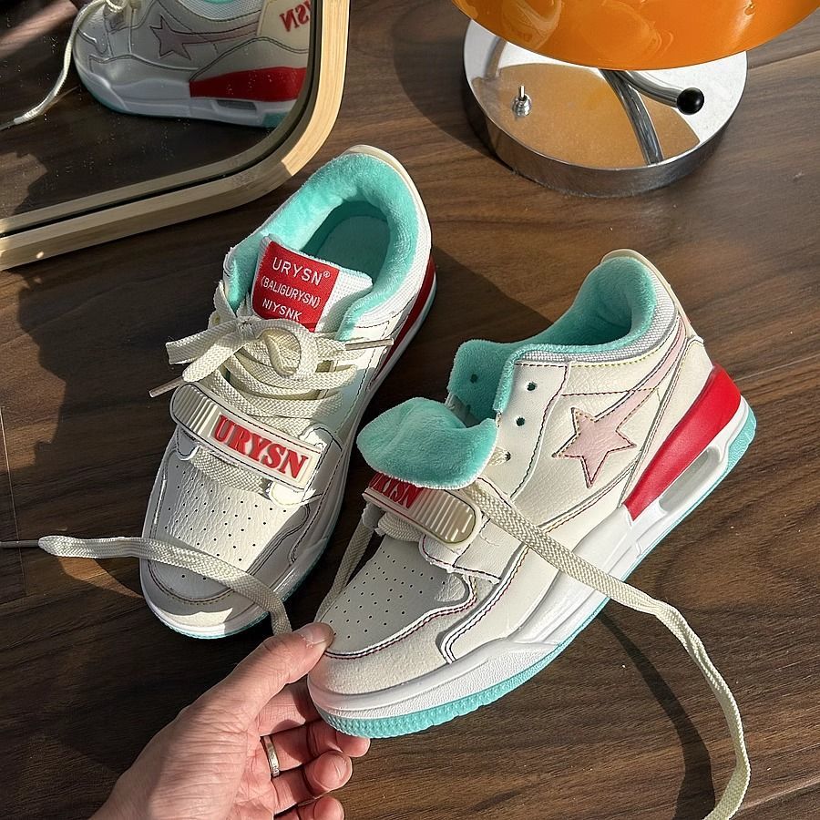 Ladies sporty sneakers with adjustable Velcro and soft cushioning Mune Fashion