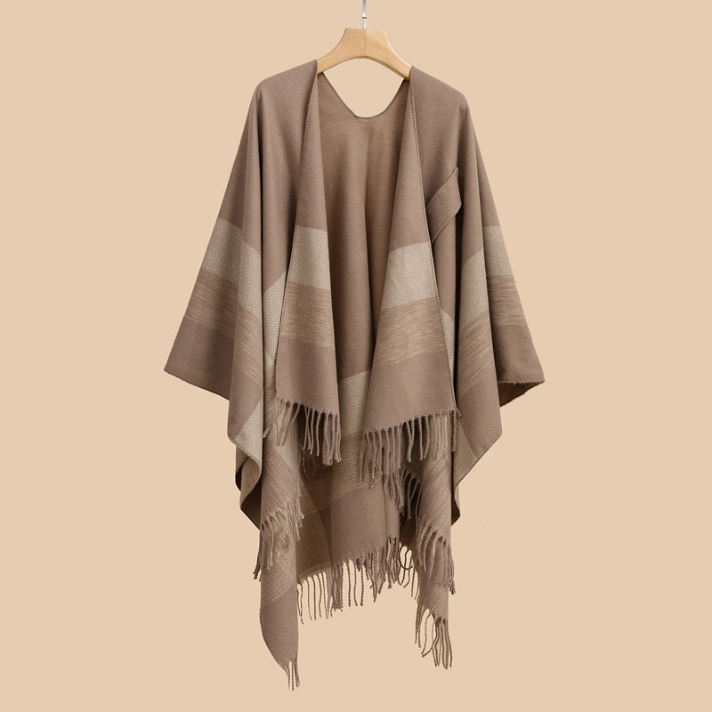 Women's cape poncho made of wool blend with sleeve slits, open front and fringe hem Mune Fashion