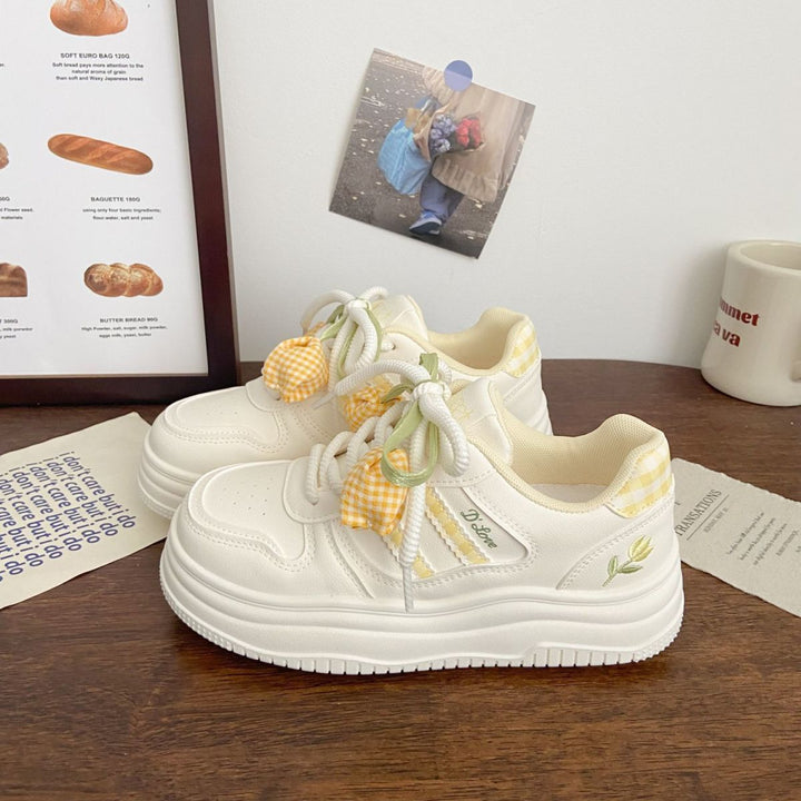 Women Sporty Sneakers with Playful Applications and Cushioned Sole Mune Fashion