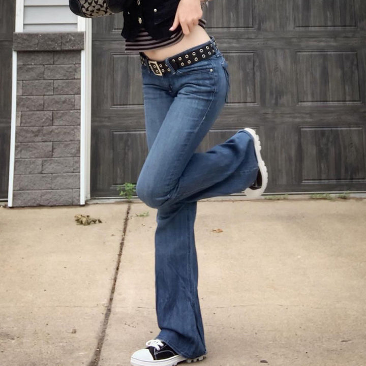 Ladies low rise flared jeans with slim thigh part and wide hem Mune Fashion