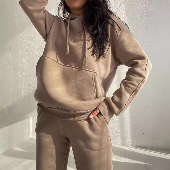 Women's Oversize Loungewear Set made of soft cotton blend fleece with hoodie and tapered jogging pants Mune Fashion