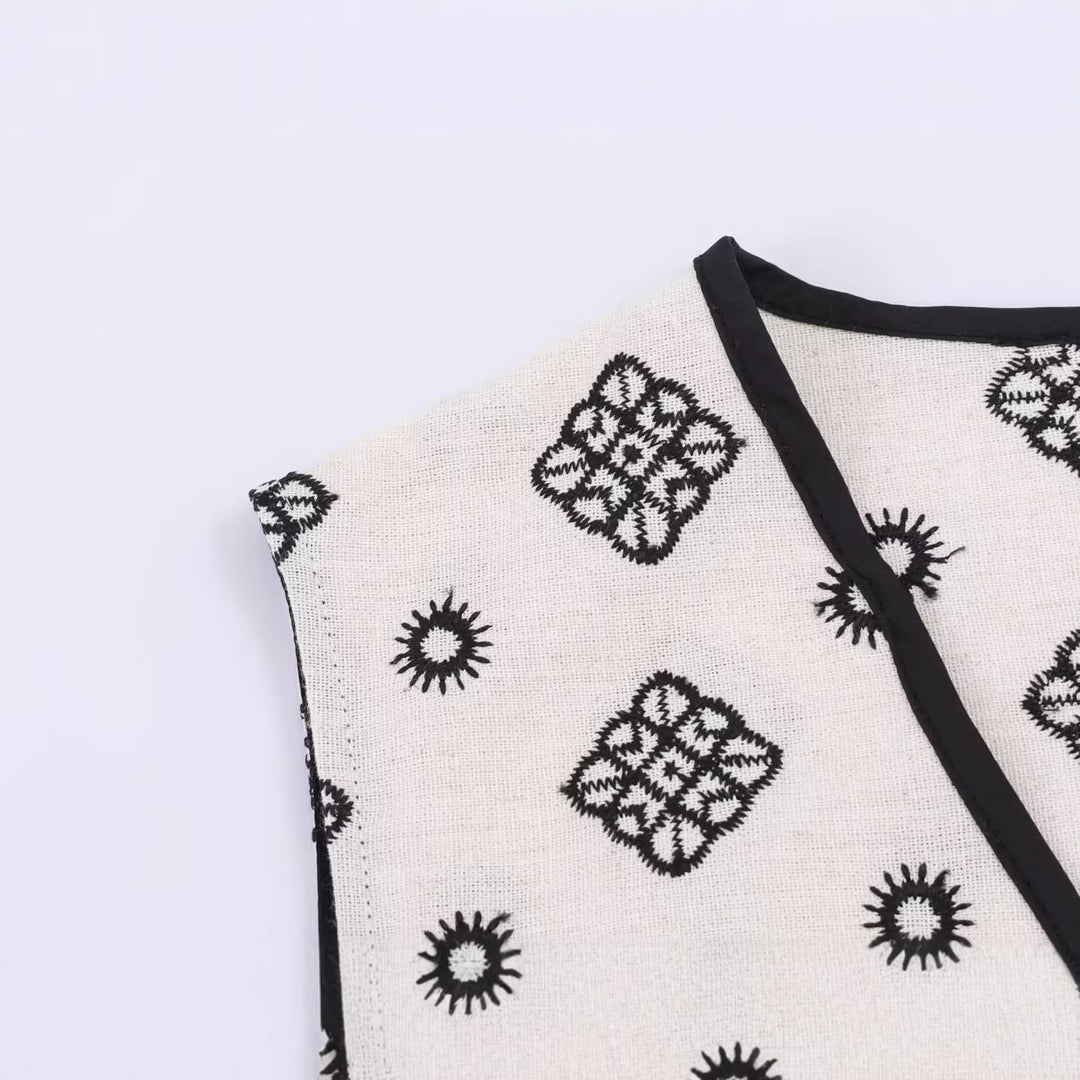 Women's sleeveless embroidered vest with paisley motif and pearl button placket Mune Fashion