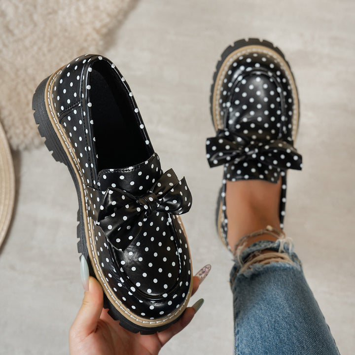 Women's casual loafers with polka dot pattern and decorative bow on a profiled platform sole Mune Fashion