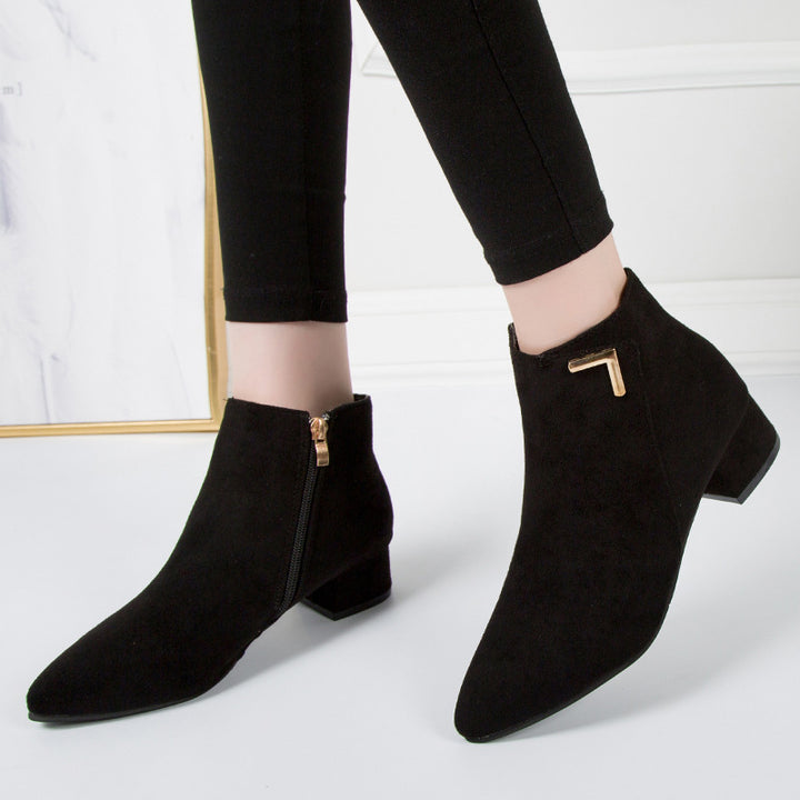 Ladies' pointed ankle boots in smooth leather look with subtle metal corner appliqué and padded insole Mune Fashion