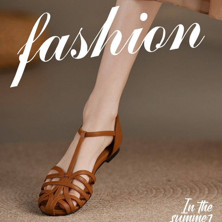 Ladies elegant flat sandals with adjustable strap and fashionable cut Mune Fashion