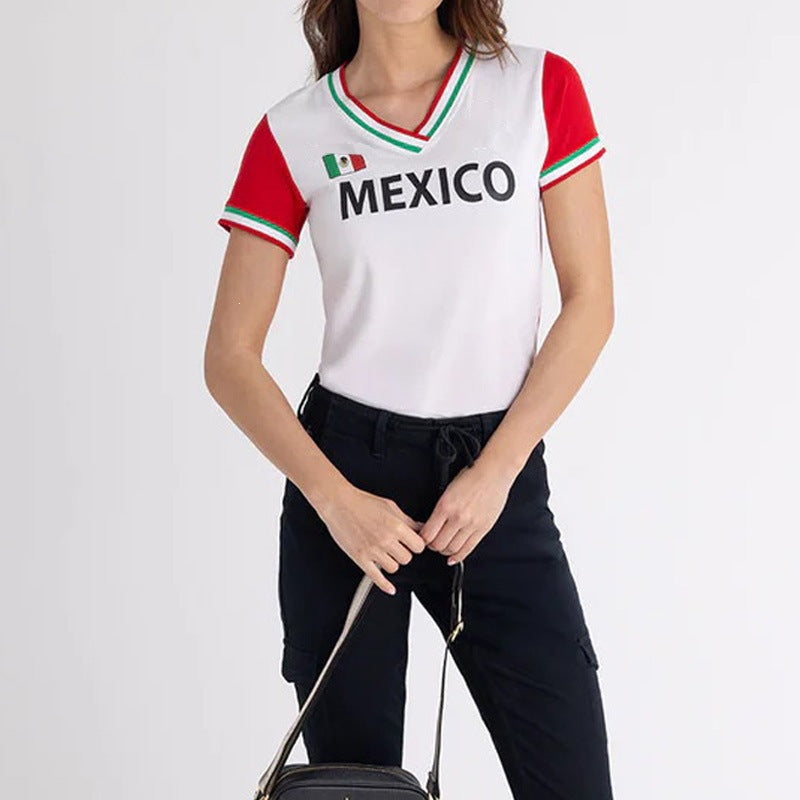 Women's fitted fan V shirt with flag patch, V-neck and contrast trim Mune Fashion