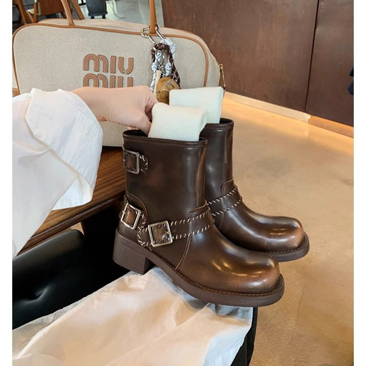 Women's biker ankle boots made of smooth leather with decorative stitching, double straps and durable tread sole Mune Fashion