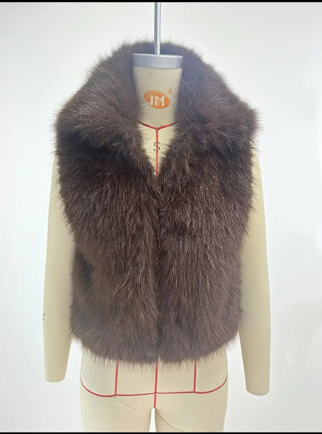 Ladies nan luxurious faux fur vest with voluminous shawl collar and cropped silhouette Mune Fashion