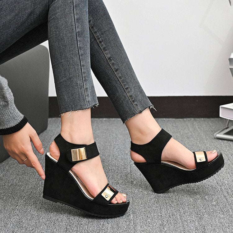 Women nan wedge sandals with platform and metallic details Mune Fashion