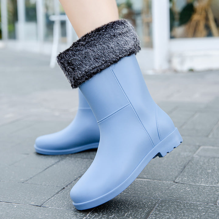 Women's mid-height seamless rain ankle boots made of flexible full rubber with a grippy tread sole Mune Fashion
