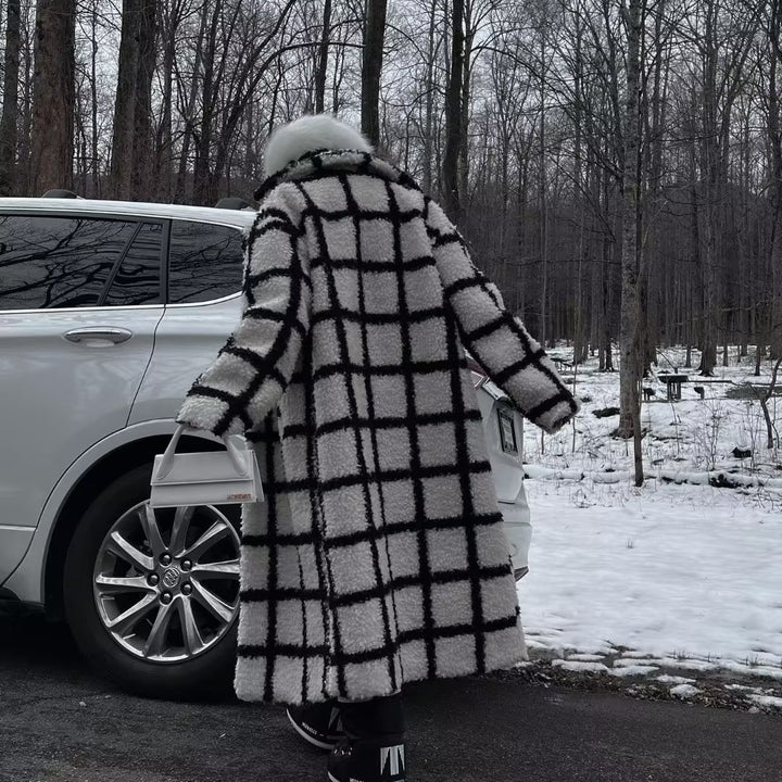 Women's longer teddy coat in check pattern with shawl collar and flap pockets Mune Fashion