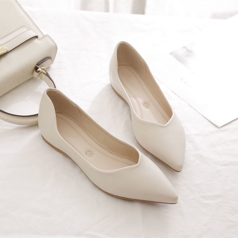 Ladies Elegant Ballet Flats made of high-quality leather with stylish V-neck Mune Fashion