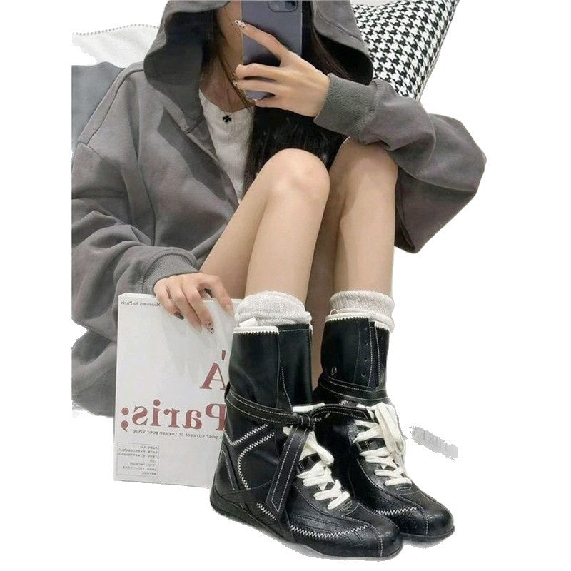 Ladies lace-up ankle boots with decorative contrasting stitching, strap closure and distinctive tread sole Mune Fashion