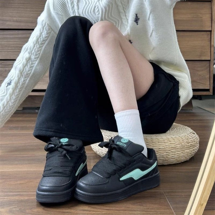 Women's sneakers in sporty vintage style with padded insole Mune Fashion