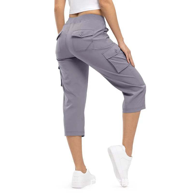 Women's capri cargo pants in Bermuda length with high waist and patch flap pockets Mune Fashion