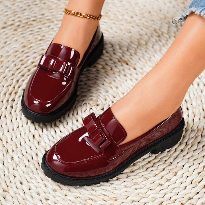 Ladies' patent loafers with profiled rubber sole, decorative strap bow and padded comfort insole Mune Fashion