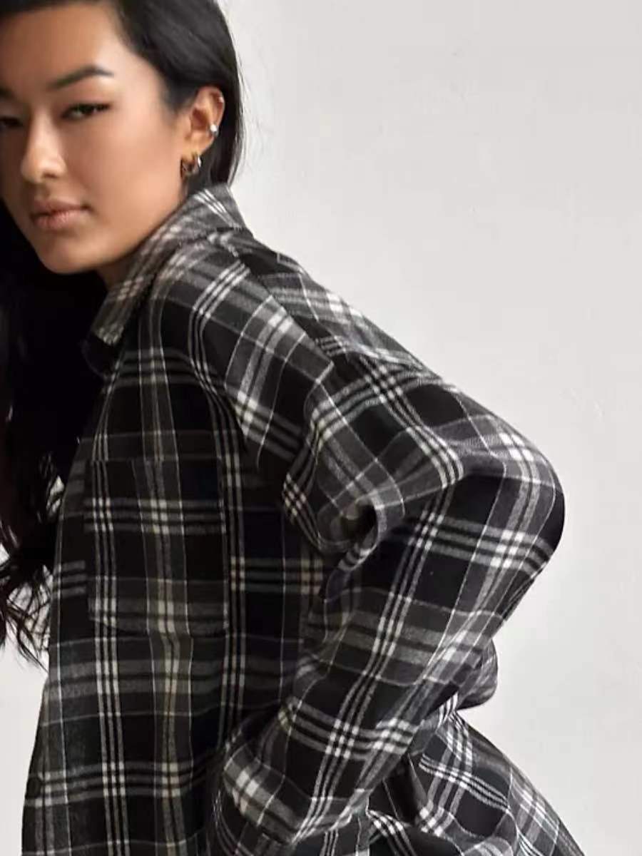 Women's Checkered Oversized Flannel Shirt Blouse with Snap Button Placket and Shirt Collar Mune Fashion