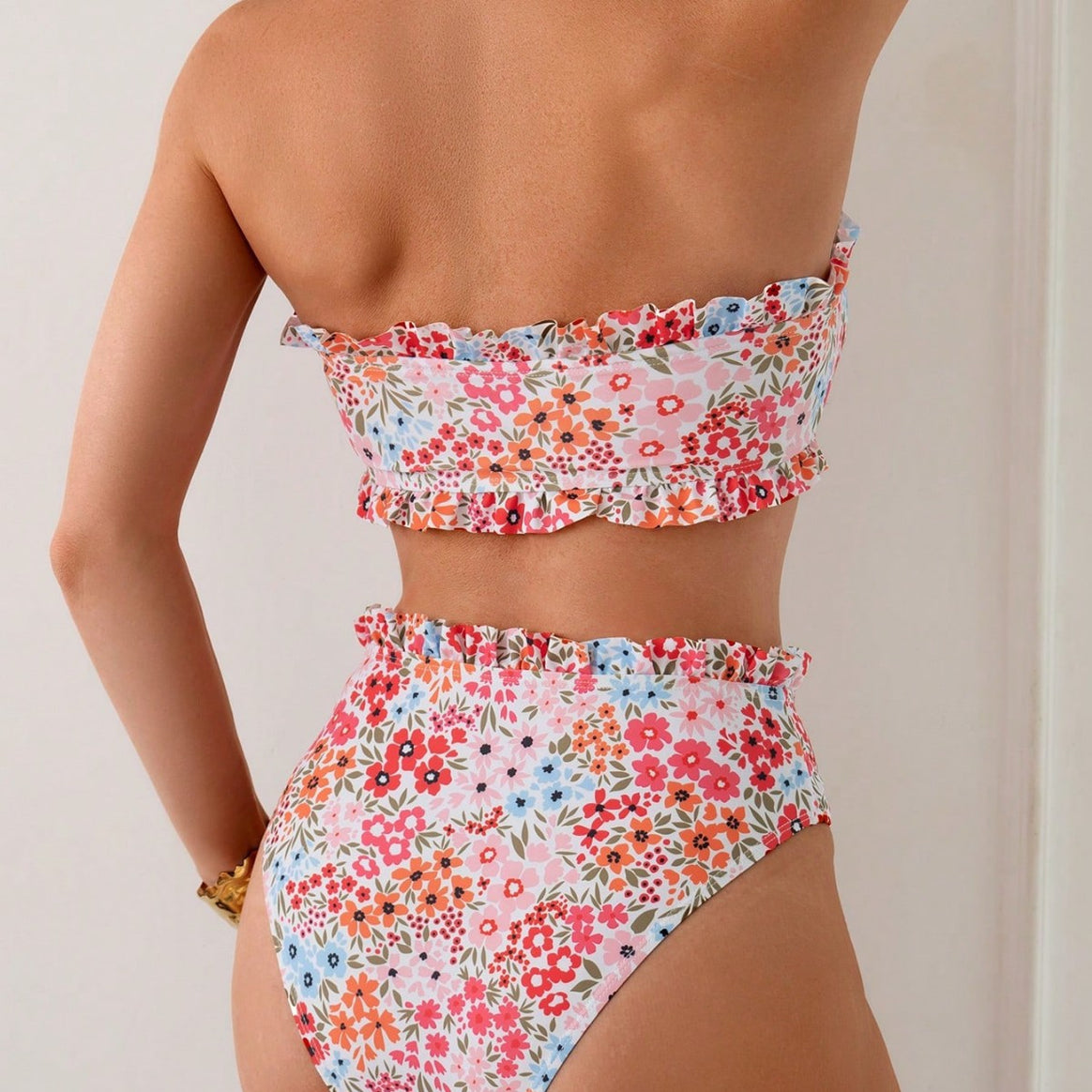 Women's bikini set with romantic ruffle details and high waistband Mune Fashion