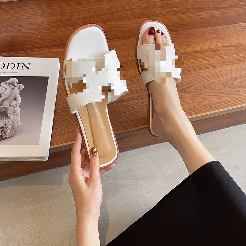 Women Flat Leather Look Slippers with Padded Footbed and Cut-Out Decorative Strap Mune Fashion