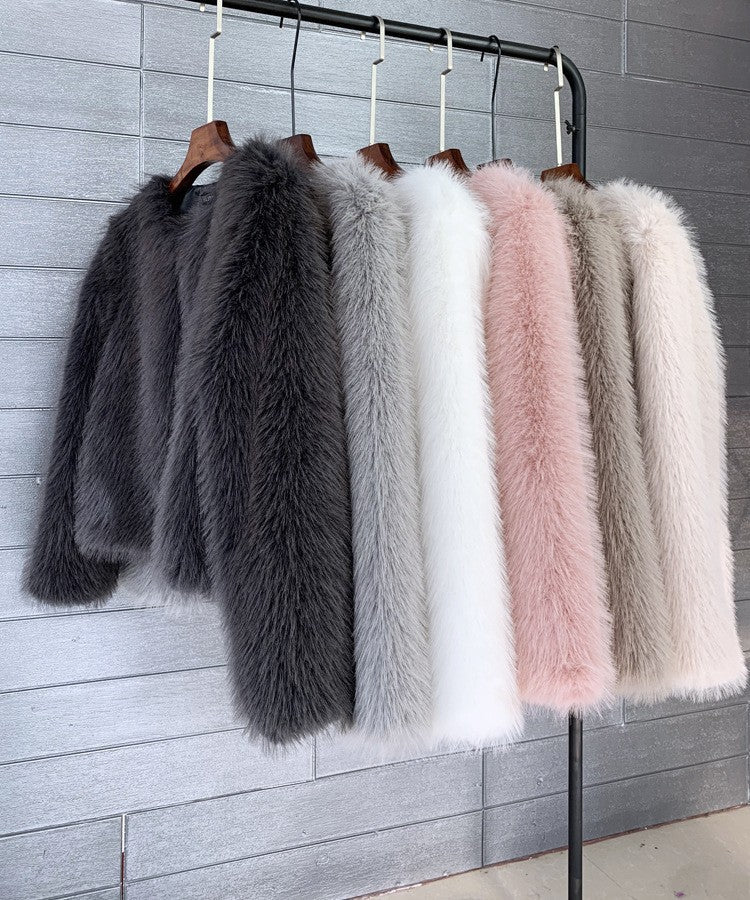Mune | Elegant Short Coat Made Of Faux Fur