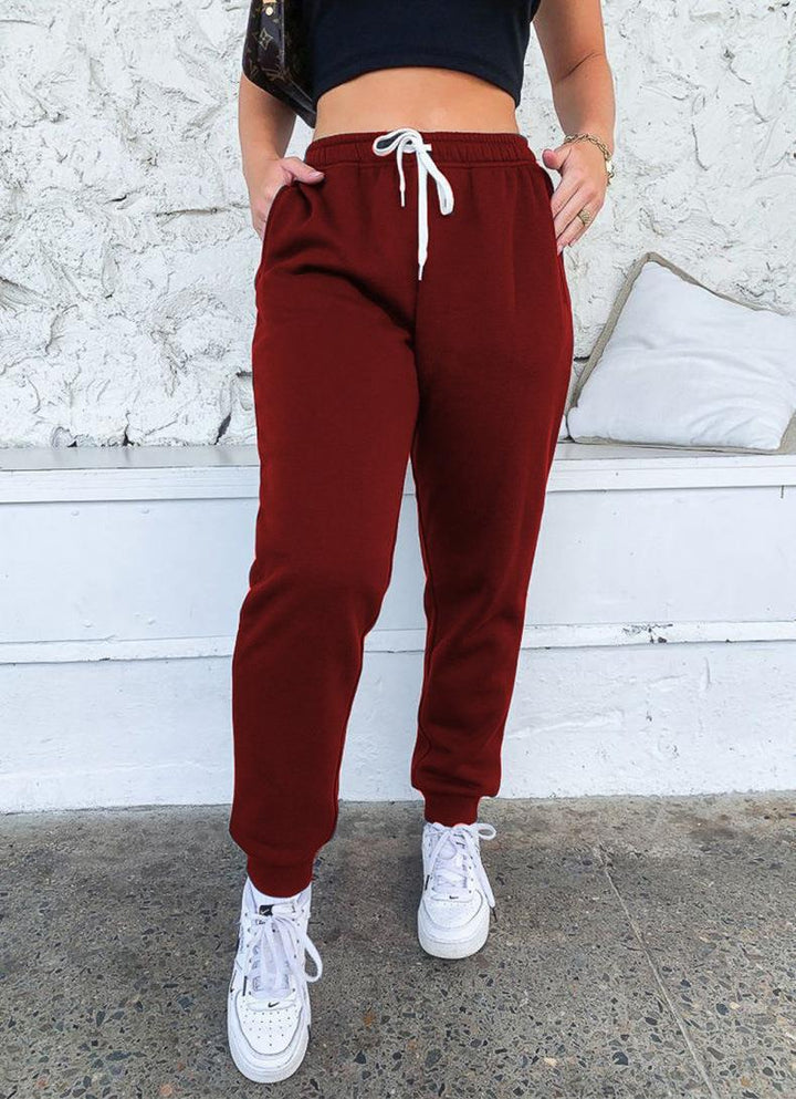 Women's tapered jogging pants at ankle height with elastic comfort waistband, adjustable drawstring, and deep side pockets Mune Fashion