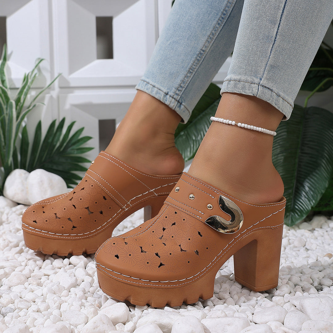 Women's platform clogs with floral perforation pattern, decorative metal buckle and high block heel Mune Fashion