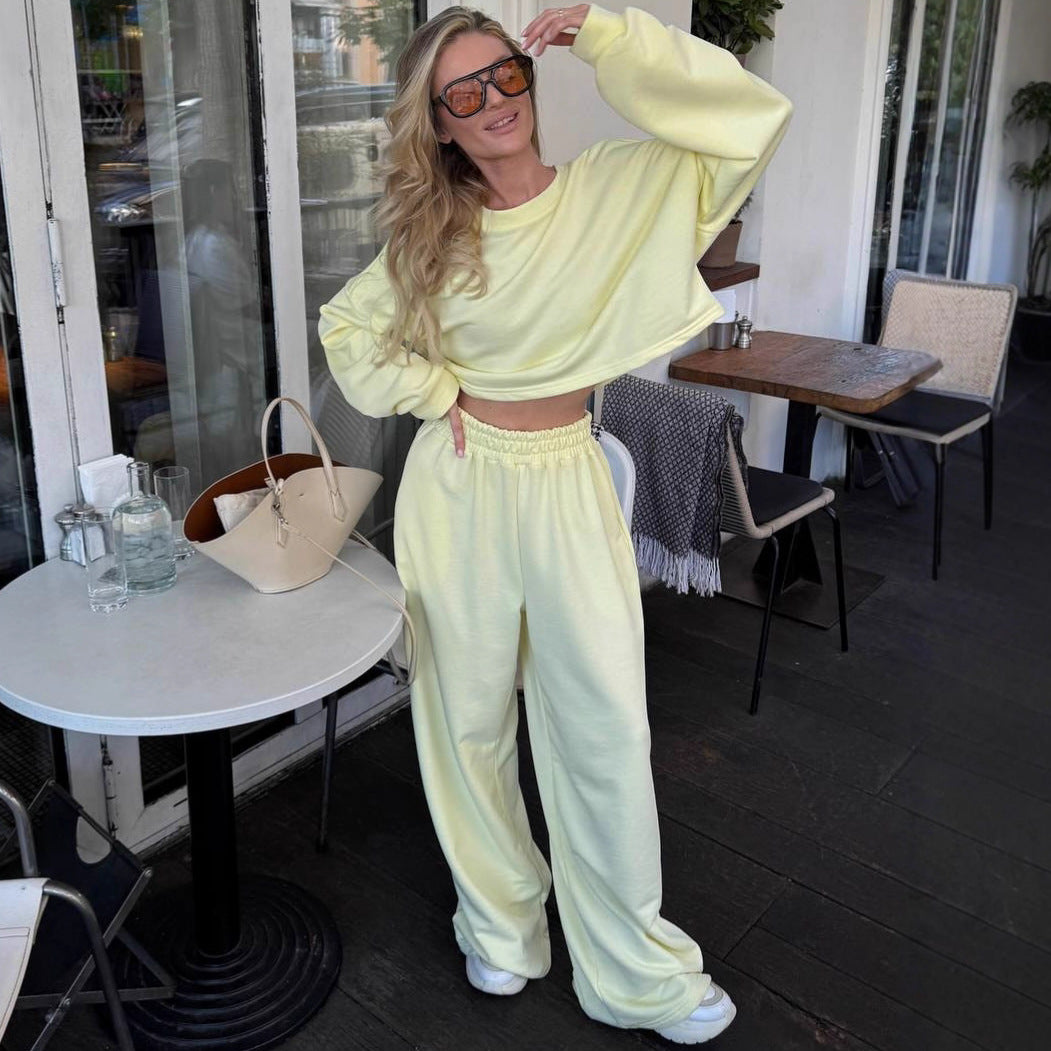 Women's Oversize Lounge Set with Short Sweatshirt and Loose Jogging Pants Mune Fashion