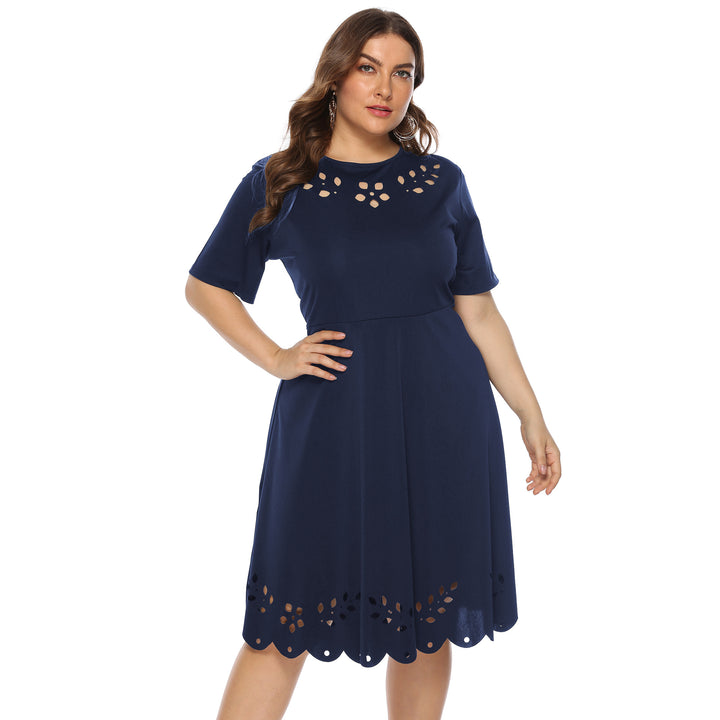 Women's elegant dress with neckline and ruffled hem Mune Fashion