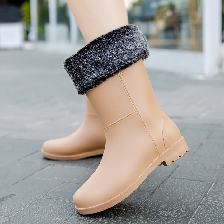 Women's mid-height seamless rain ankle boots made of flexible full rubber with a grippy tread sole Mune Fashion