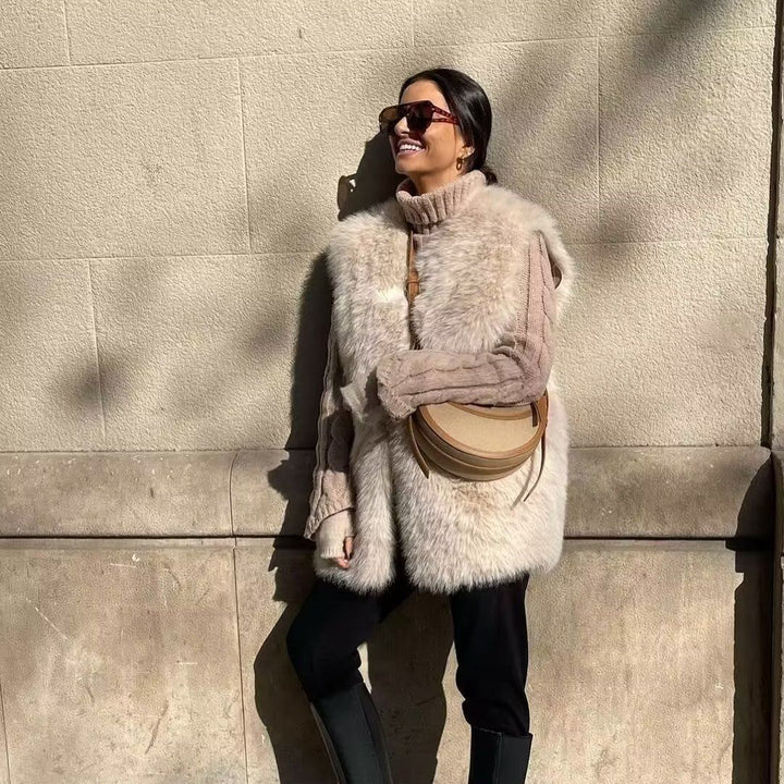 Women's luxurious faux fur vest with toggle closure and voluminous stand-up collar Mune Fashion