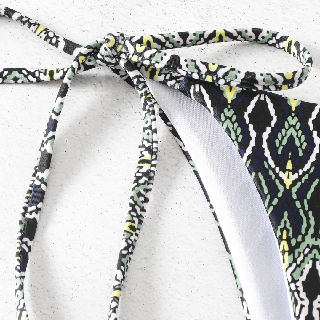 Ladies triangle bikini with playful knot design Mune Fashion