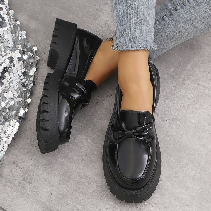 Women’s shiny platform loafers with oversized bow appliqué and profiled rubber sole Mune Fashion