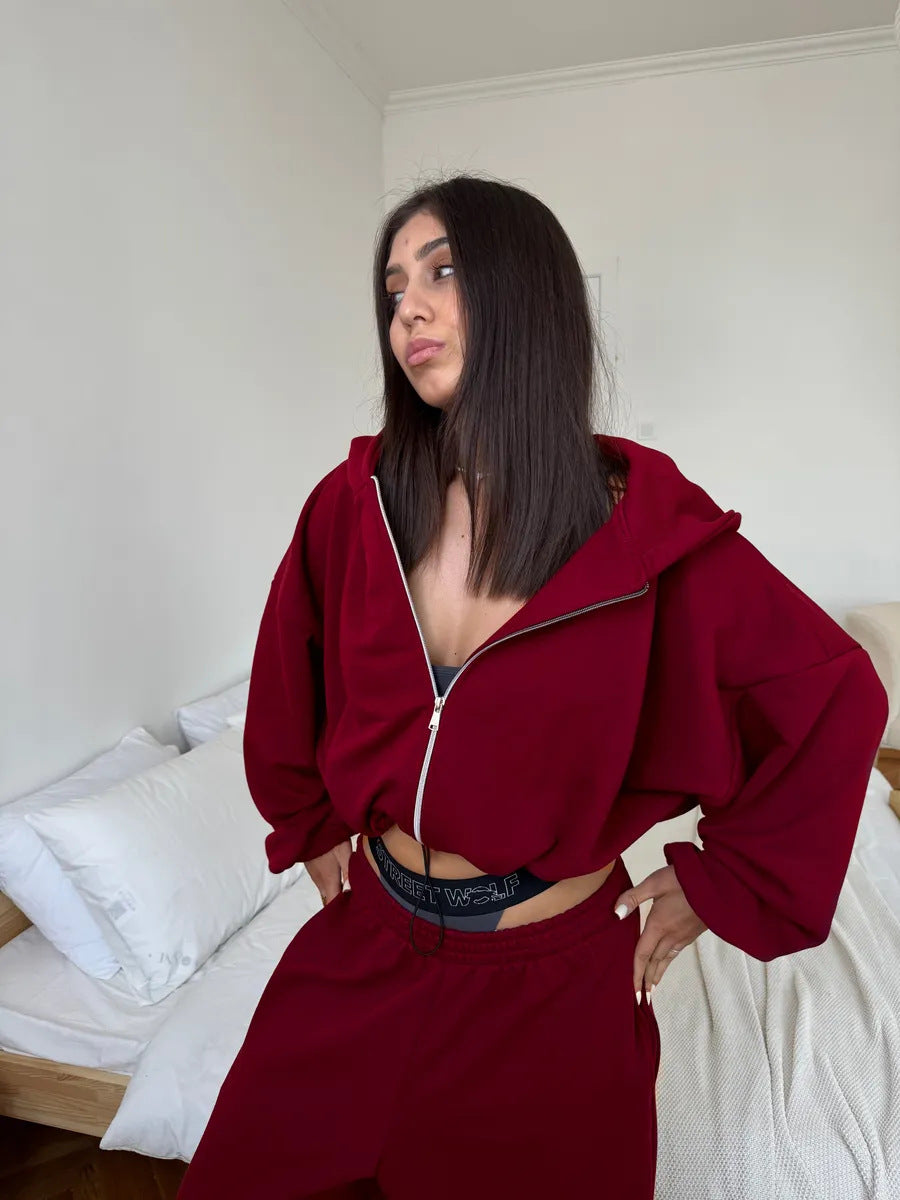 Women's short hoodie lounge set with oversized sleeves and wide jogger pants cut Mune Fashion