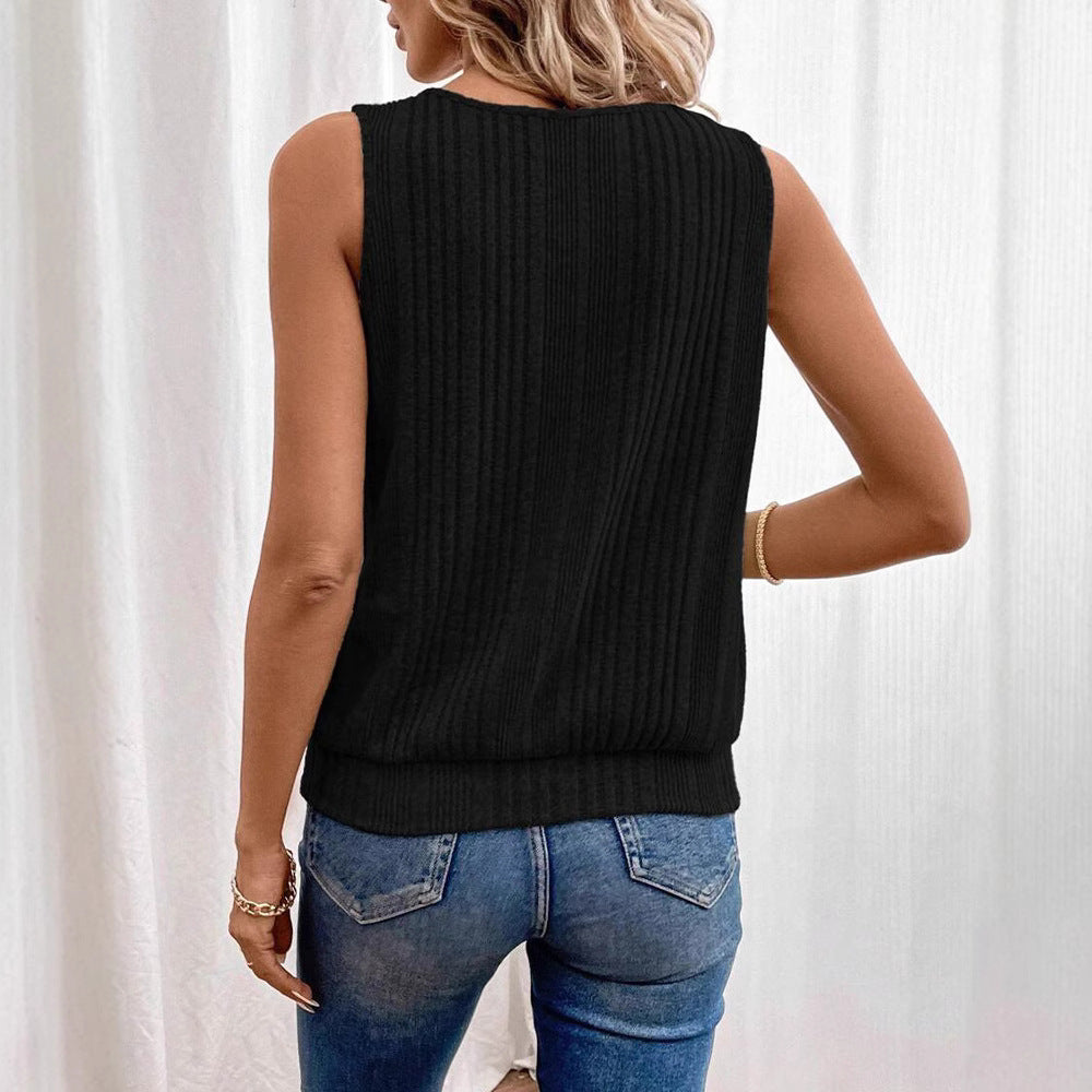 Women's lightly ribbed sleeveless knit top with slit detail and decorative closure Mune Fashion
