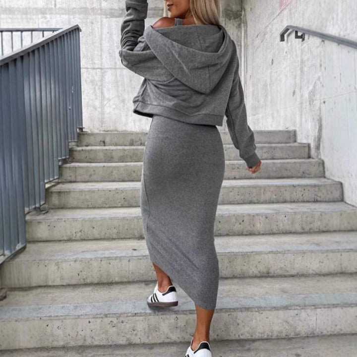 Women's sleeveless fine-knit maxi dress with V-neckline, body-hugging silhouette and stretchy cotton blend Mune Fashion