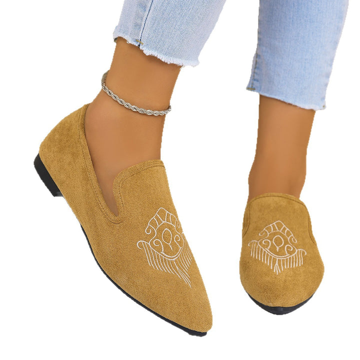 Women's embroidered suede look slippers with pointed last shape and flat non-slip rubber sole Mune Fashion
