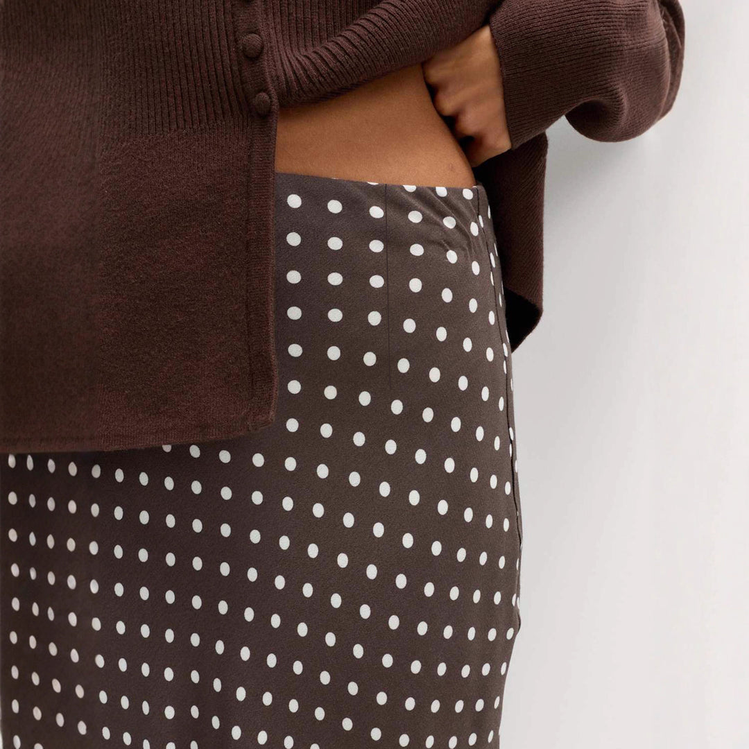 Women's midi skirt with polka dot pattern, asymmetrical hem and side slit Mune Fashion