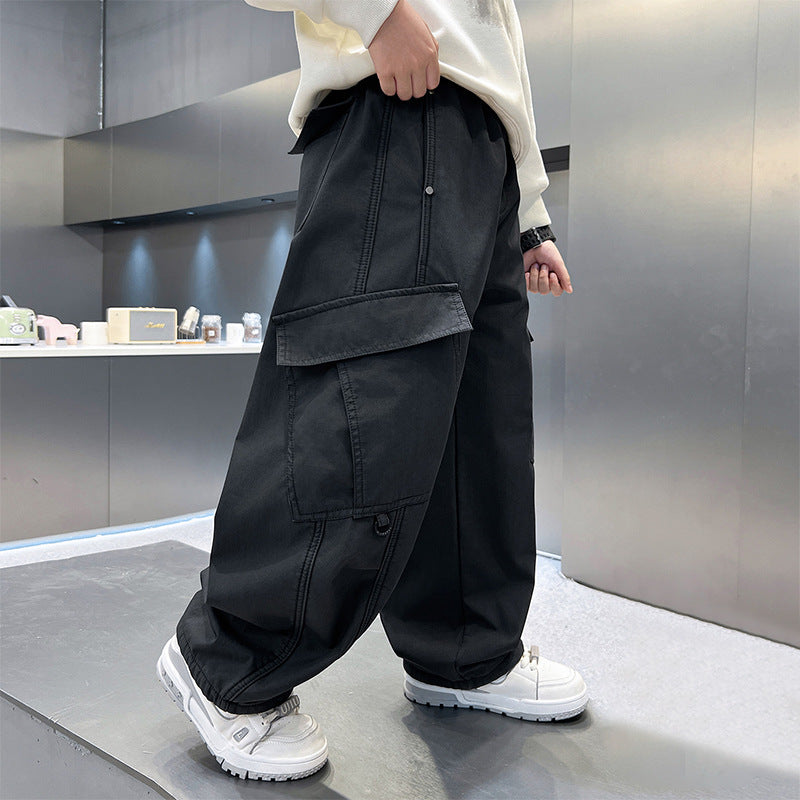 Women's cargo pants with versatile pockets and modern cut Mune Fashion