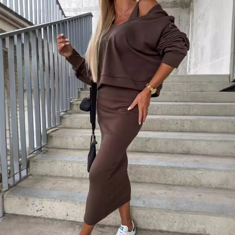 Women's Casual Set Cropped Sweatshirt with Cut-Out Straps and High-Waist Midi Skirt made of Stretch Fleece Mune Fashion