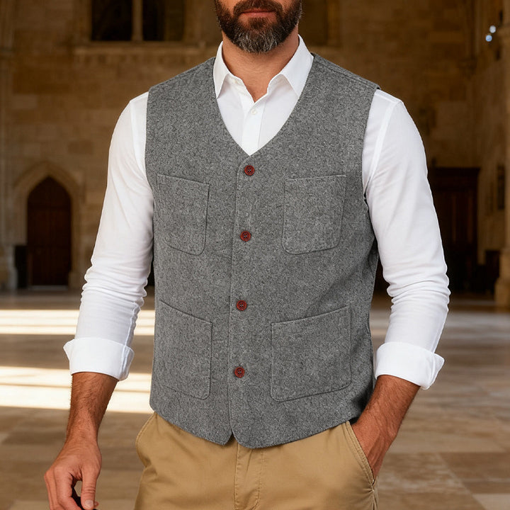 Men's wool vest with V-neck and patch pockets Mune Fashion