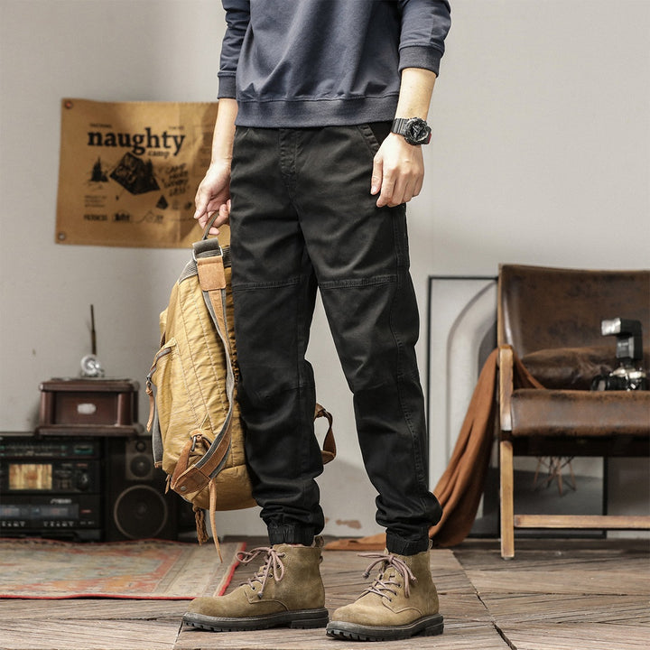 Men's tapered cargo pants in jogger style with knee seam details, drawstring & elastic cuffs
