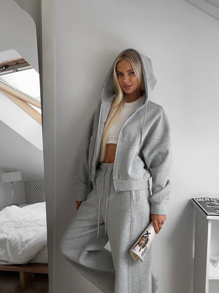 Women's cropped hoodie jacket with full zip and high-waisted jogging pants set Mune Fashion