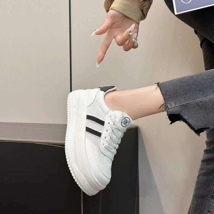 Women's sporty sneakers with breathable mesh upper and comfortable cushioning Mune Fashion