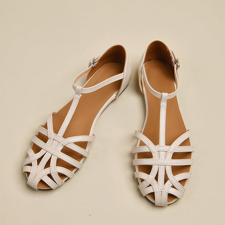 Ladies elegant flat sandals with adjustable strap and fashionable cut Mune Fashion